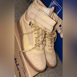 Pumas 8.5 tan